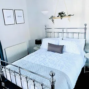  Apartment 2 Bedroomed House Close To Seafront
